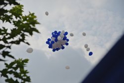 Z okazji 100 Rocznicy Powołania Policji Państwowej w górę zostały wypuszczone balony